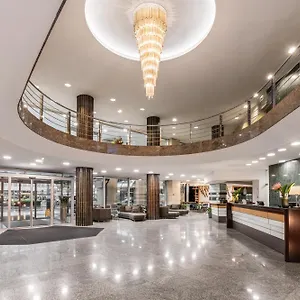 מלון Eurostars Uhotel